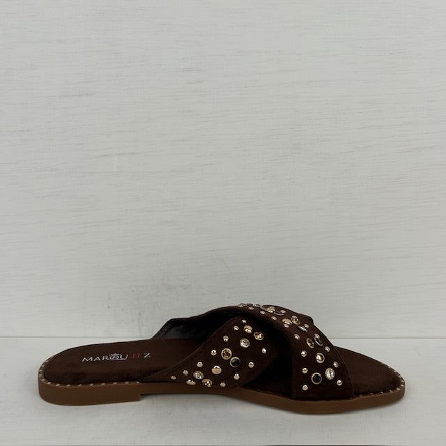Slippers met studs bruin