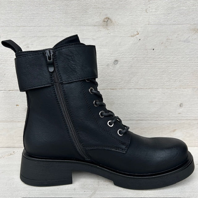 Subtiele veterboots met bandje zwart