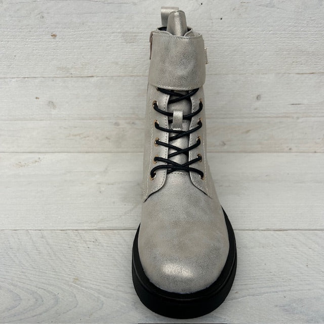 Subtiele veterboots met bandje metallic goud