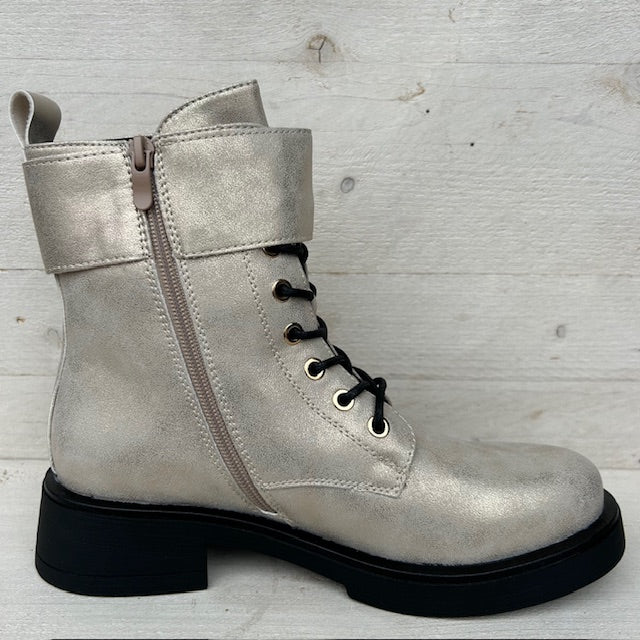 Subtiele veterboots met bandje metallic goud