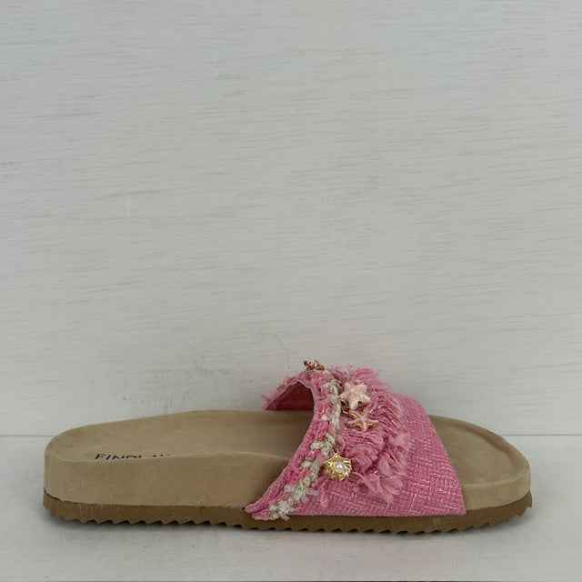 Zomerse slippers met franjes roze