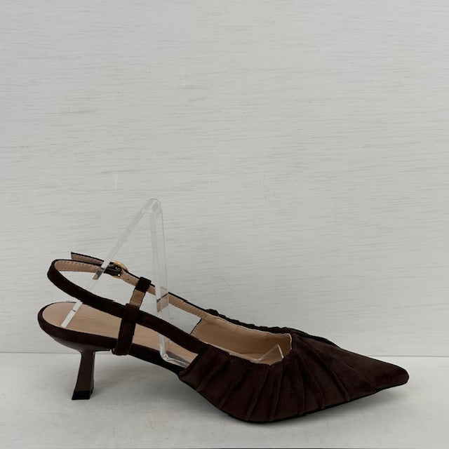 Suèdine slingbacks met leuke afwerking bruin