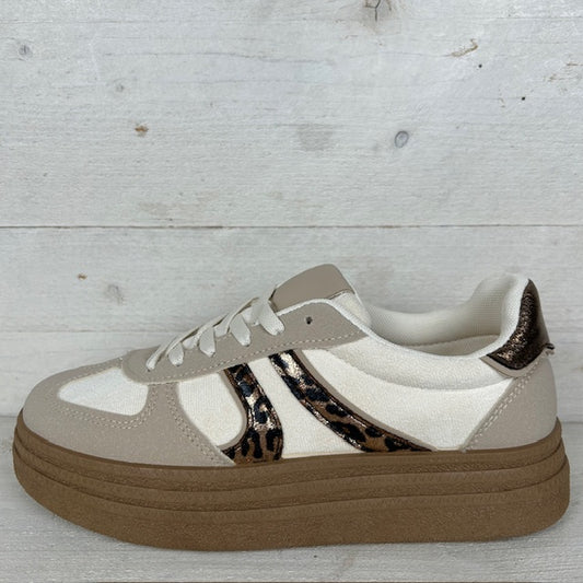 Trendy sneaker met retrozool beige panter