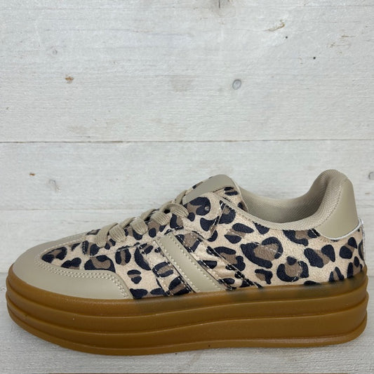 Trendy retro sneaker panter