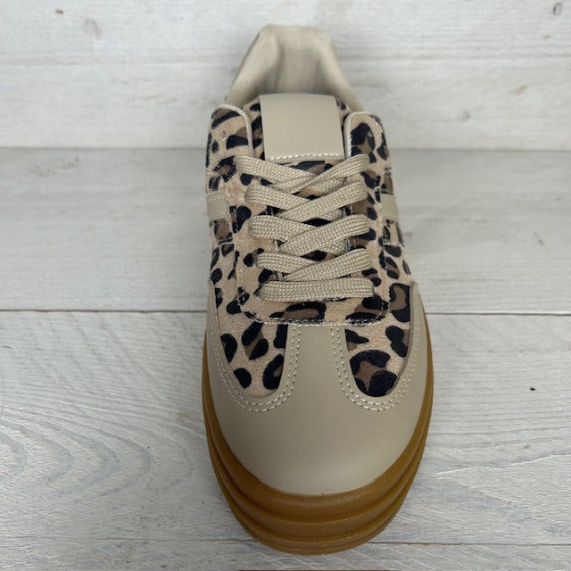 Trendy retro sneaker panter