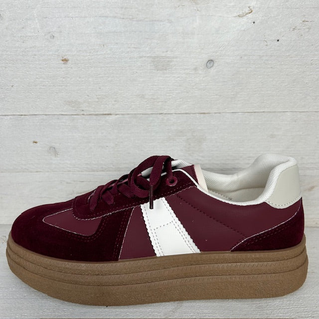 Trendy retro sneaker bordeaux rood