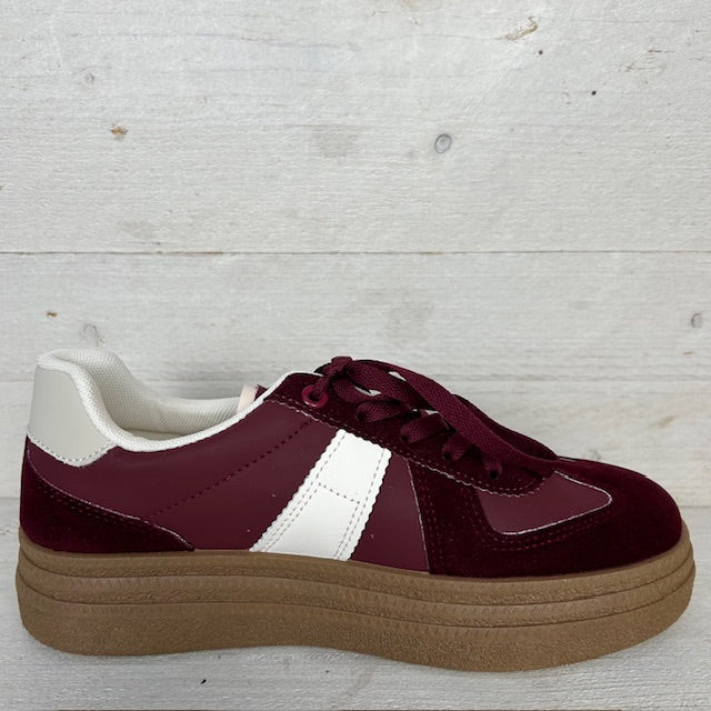 Trendy retro sneaker bordeaux rood