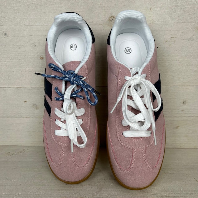 Lage sneaker met retrozool roze