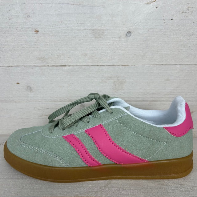 Lage sneaker met retrozool groen