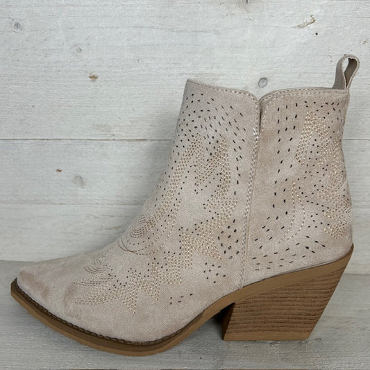 Cowboylaarsje met gaatjes motief beige