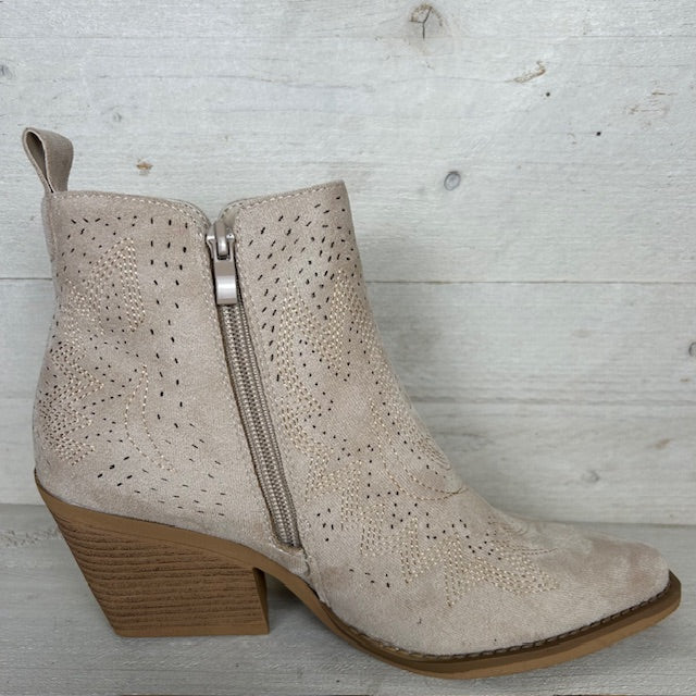 Cowboylaarsje met gaatjes motief beige