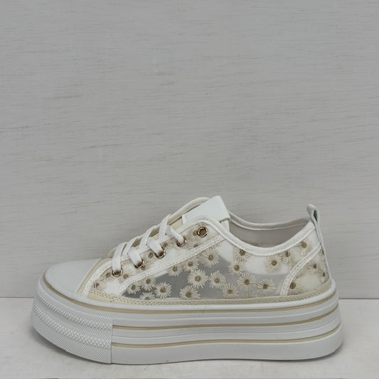 Leuke sneakers met bloemetjes beige