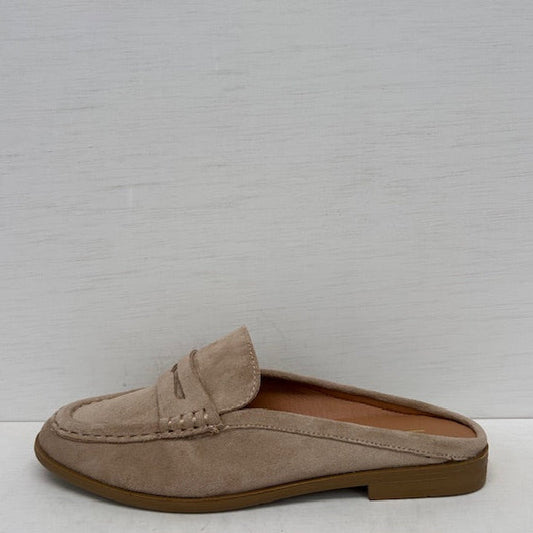 Suèdine instappers met leuk design taupe