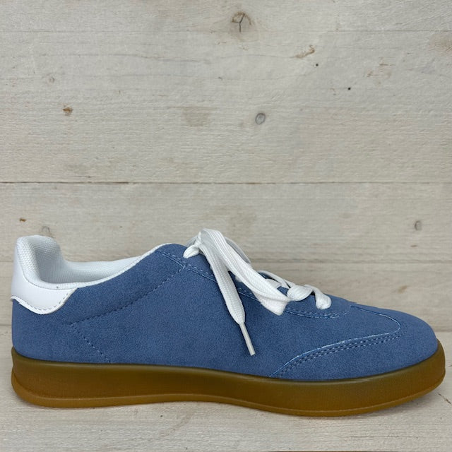 Lage sneaker met retrozool blauw