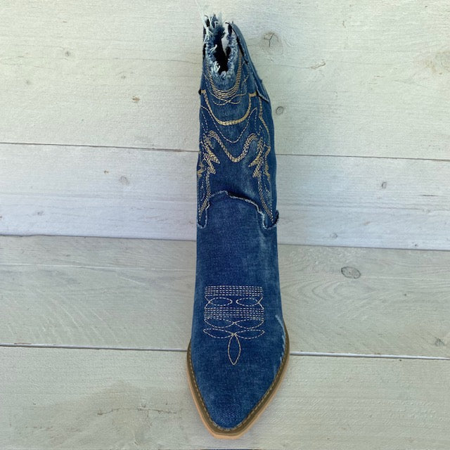 Cowboylaarzen donker blauw jeans met goudkleurig stiksel