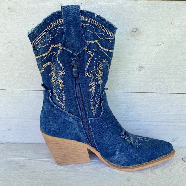 Cowboylaarzen donker blauw jeans met goudkleurig stiksel