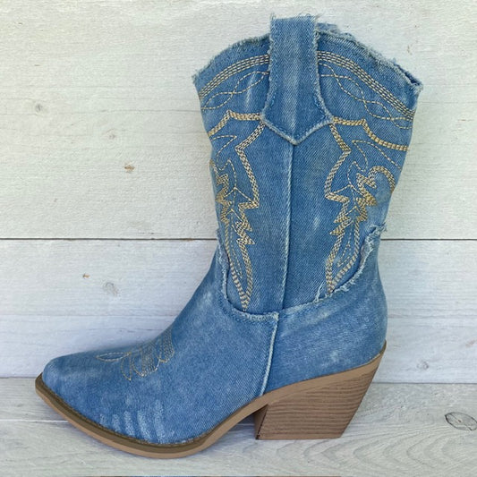 Cowboylaarzen licht blauw jeans met goudkleurig stiksel