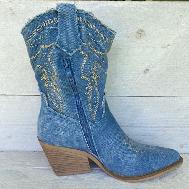 Cowboylaarzen licht blauw jeans met goudkleurig stiksel