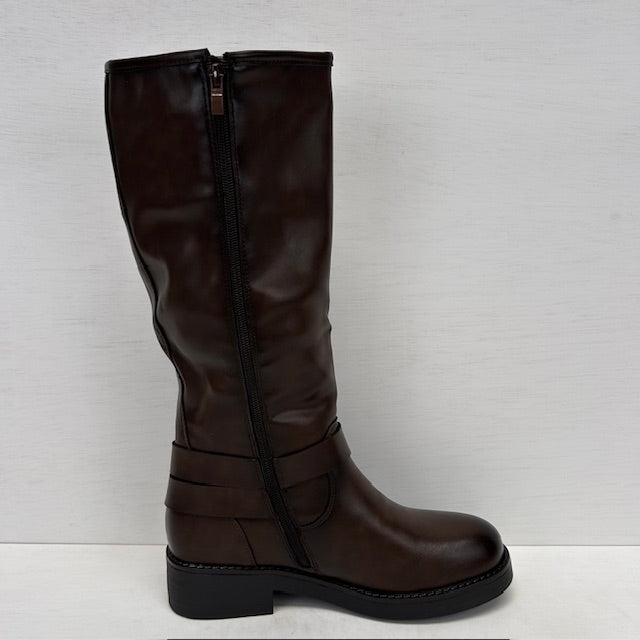 Hoge leatherlook laars met siergespjes bruin