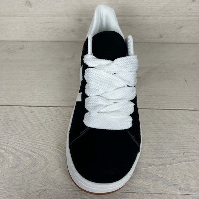 Trendy sneakers met leuke retrozool zwart