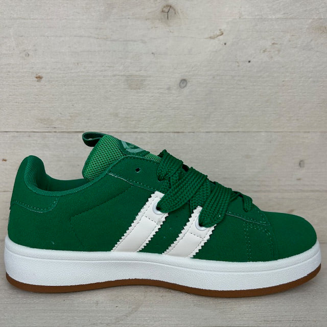 Trendy retro sneaker met witte zool groen