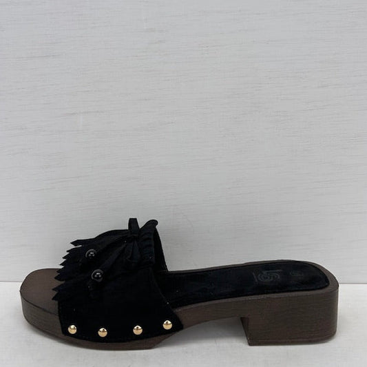 Leuke slippers met hakje en franjes zwart