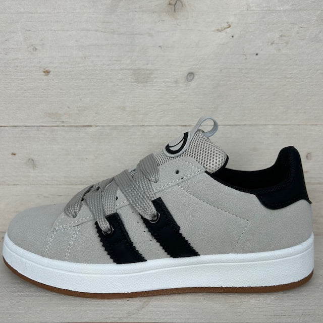 Trendy retro sneaker met witte zool grijs