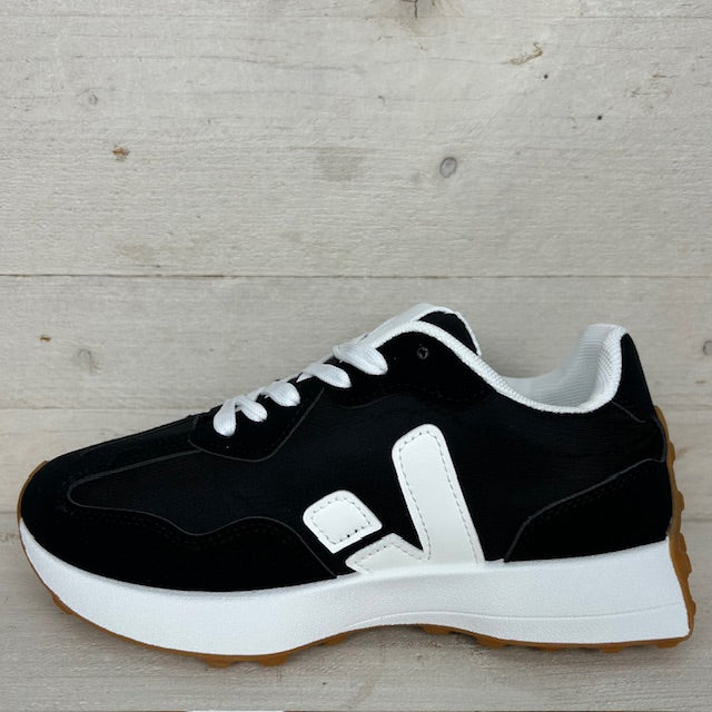 Sneaker met fraaie afwerking zwart