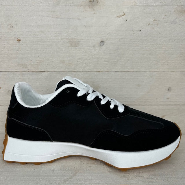 Sneaker met fraaie afwerking zwart