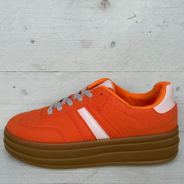 Trendy retro sneaker oranje