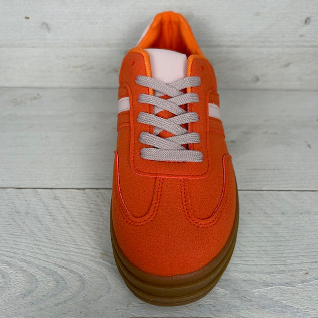 Trendy retro sneaker oranje