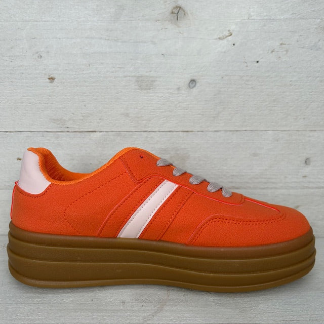 Trendy retro sneaker oranje