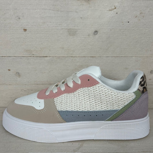 Casual sneaker met leuke afwerking mix