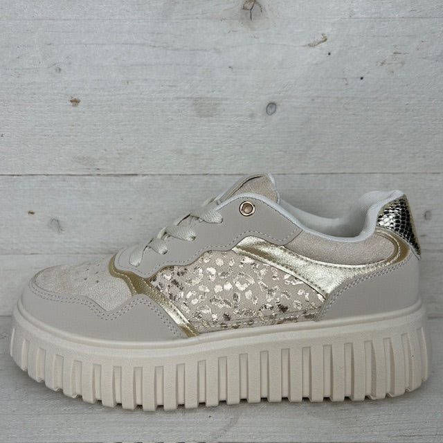 Fraai afgewerkte sneaker met ribbelzool beige