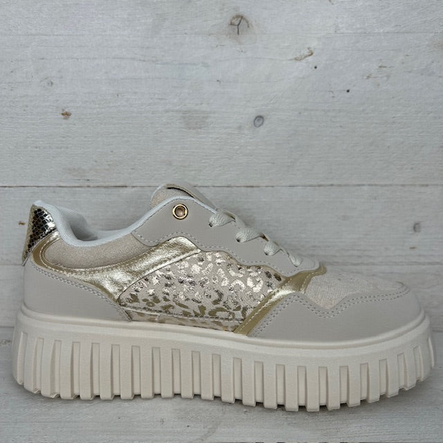 Fraai afgewerkte sneaker met ribbelzool beige