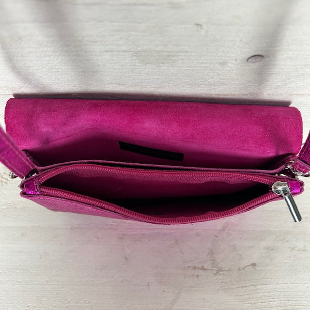 Real leather schoudertasje metallic fuchsia