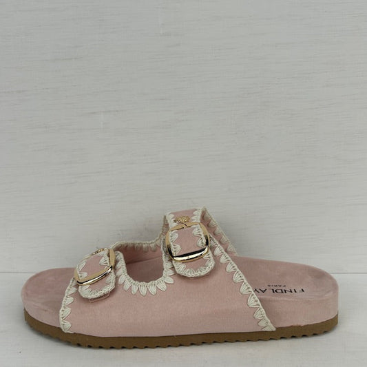 Leuke zomerse sandalen met studs roze