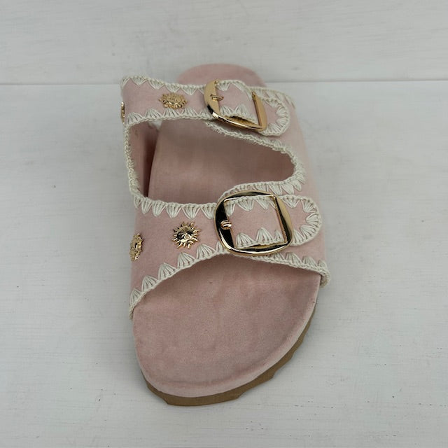 Leuke zomerse sandalen met studs roze