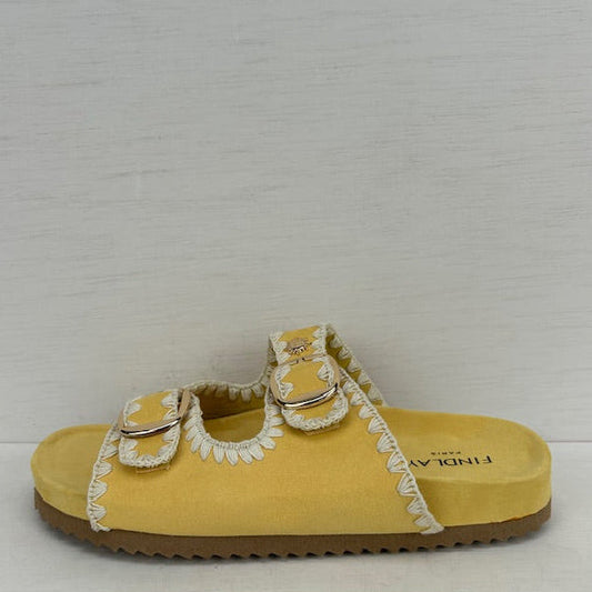 Leuke zomerse sandalen met studs geel