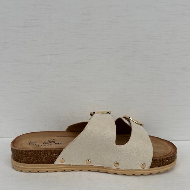 Geweldige sandalen met gespjes beige