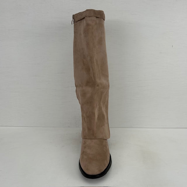Suèdine laarzen met flap en gespje taupe