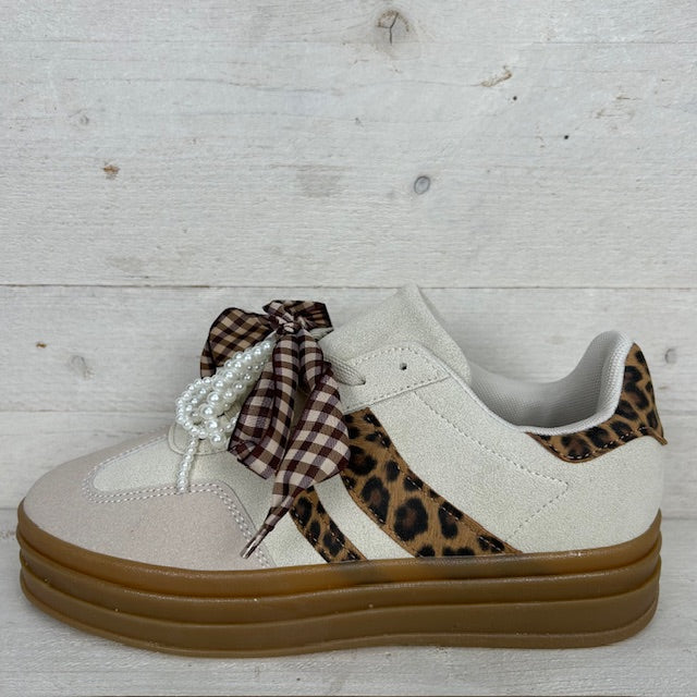 Retro sneaker met leuke afwerking beige panter