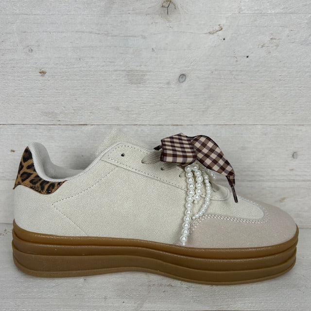 Retro sneaker met leuke afwerking beige panter