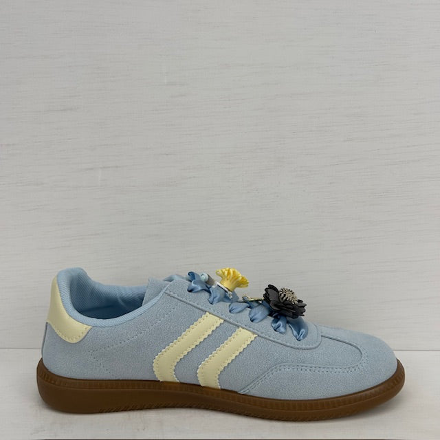 Geweldige retro sneakers met leuk design blauw