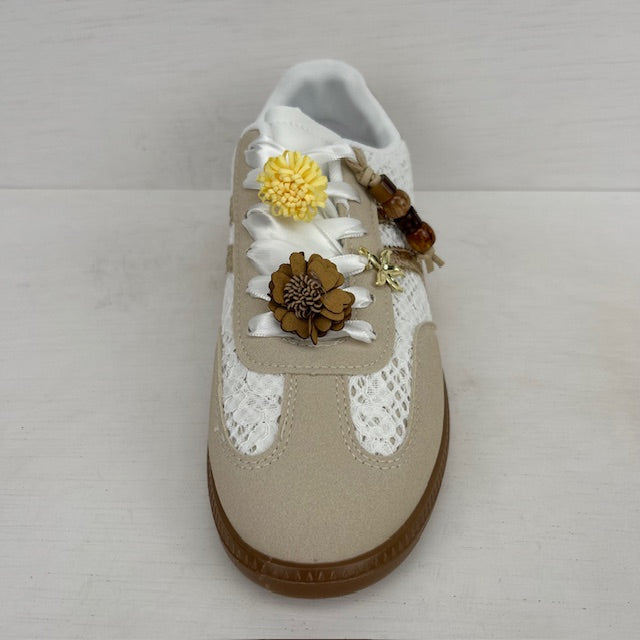 Geweldige retro sneakers met leuk design wit