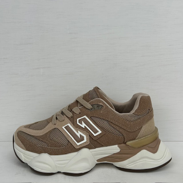 Sportieve sneakers met stoere zool bruin