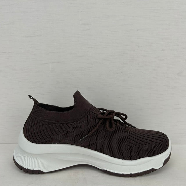 Geweldige instapsneakers met veters bruin