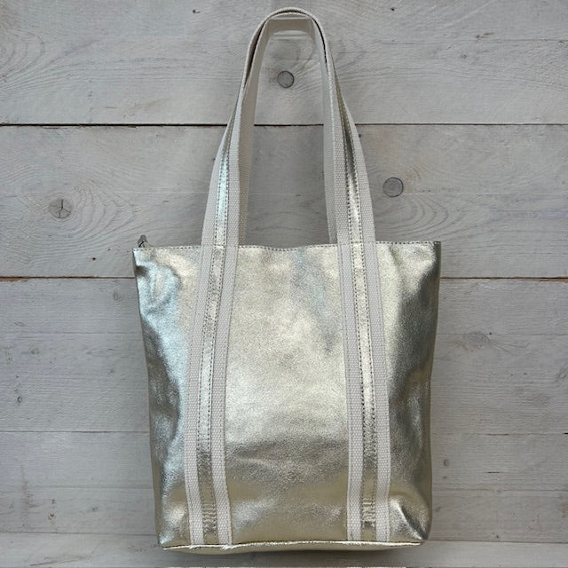 Real leather shopper met leuke band goud