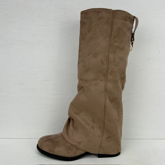Geweldige suèdine laarzen met flap taupe