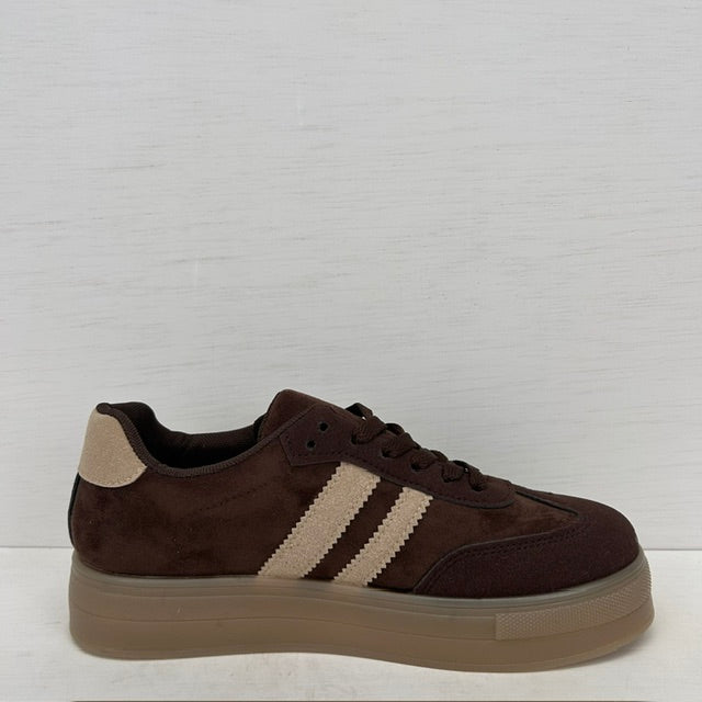 Leuke sneakers met retrozool bruin